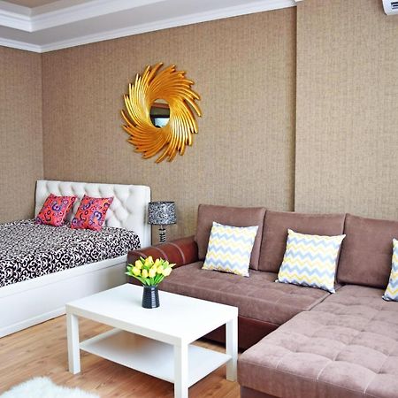 Sunny Apartment With Mountain View Μπισκέκ Εξωτερικό φωτογραφία