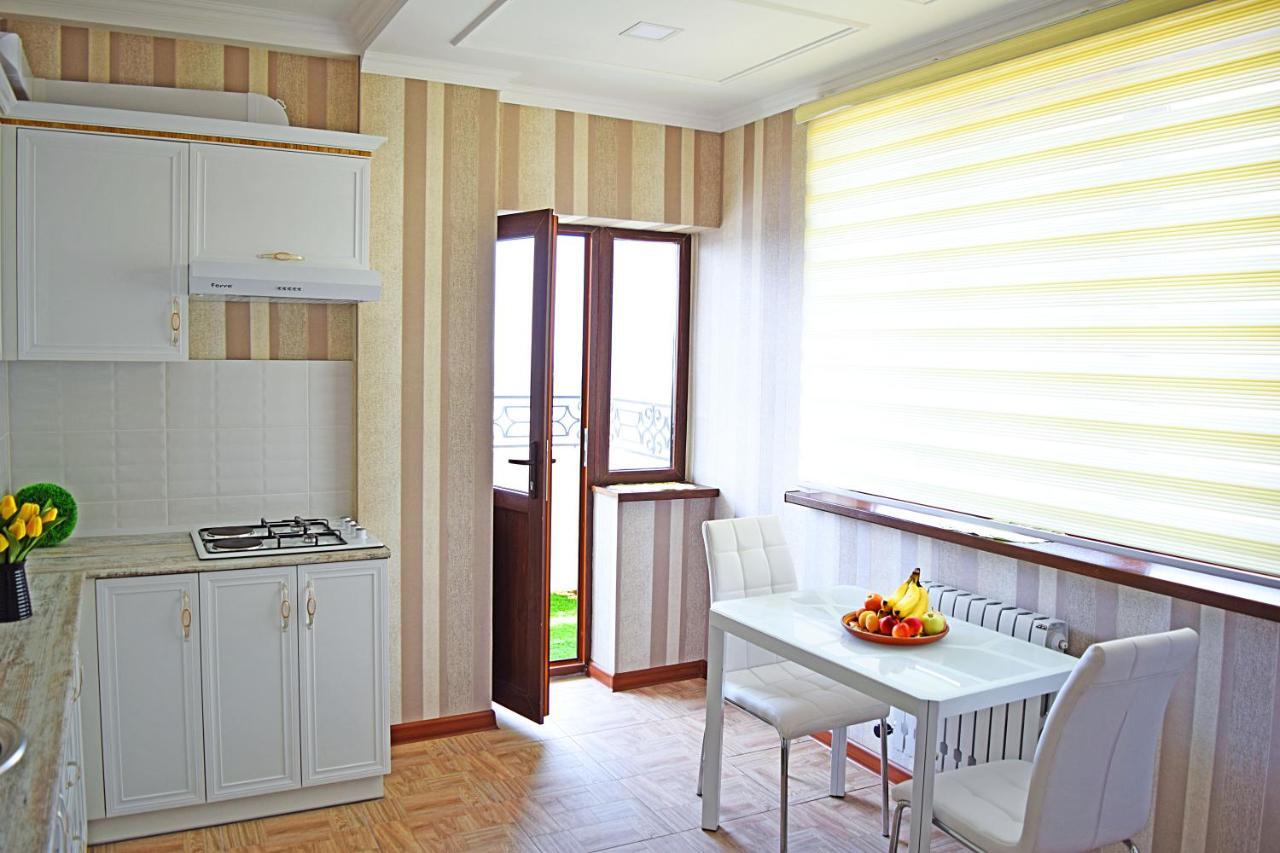 Sunny Apartment With Mountain View Μπισκέκ Εξωτερικό φωτογραφία